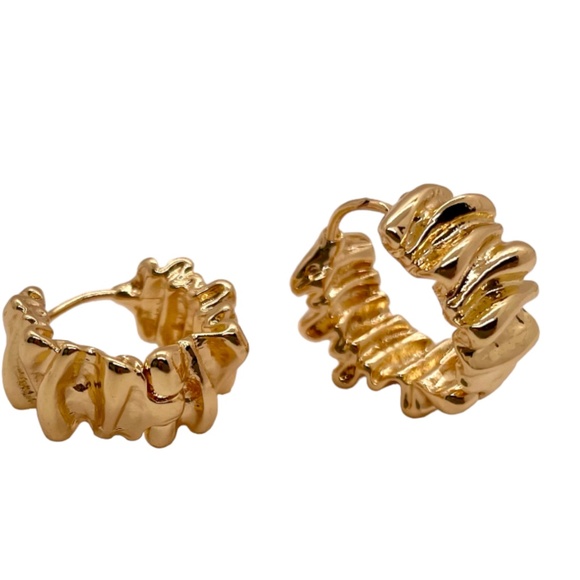 Jewelry - ❤️ FREE Abstract Wave Modern Minimalist Chic Glam Classy Elegant Hoop Earrings